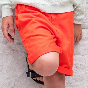 Robuste Twill Shorts in rot